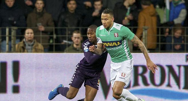 不讳地指出 不讳地指出